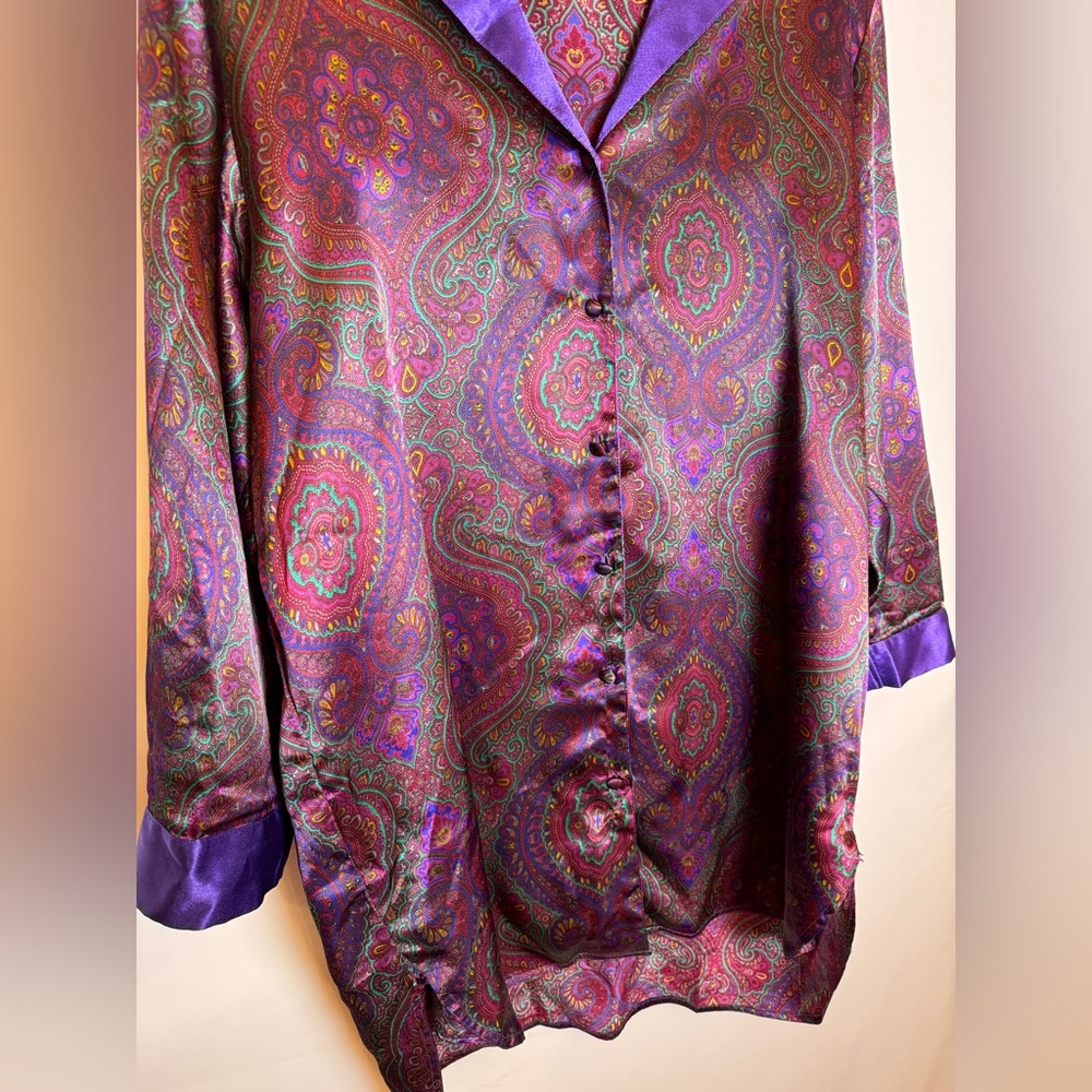 Vintage Gold Label Victoria’s Secret size LARGE buttoned silky purple nightgown - Picture 3 of 10